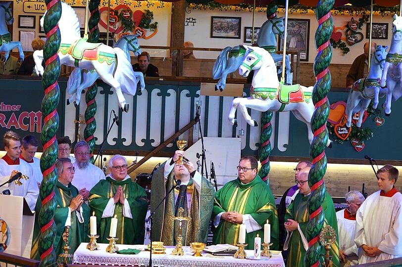 Wiesn-Gottesdienst am Donnerstag - die Bilder aus dem Marstall.