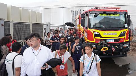 Die Feuerwehr kommt zu dem Einsatzort.
