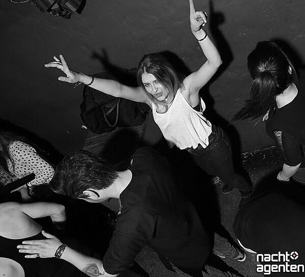 Mit Hip Hop, Dancehall, Funk, Trap heizte DJ Tereza den Gästen am Freitagabend im Crux ein.
