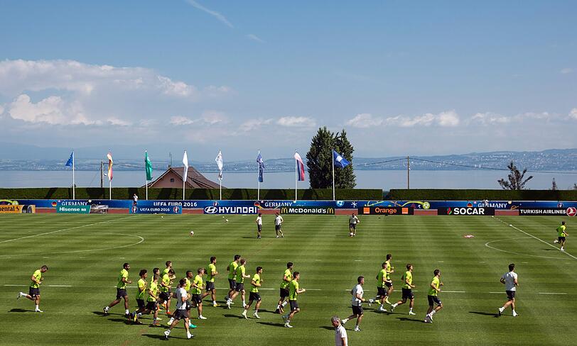 Vor dem Viertelfinale gegen Italien: Die Bilder vom Abschlusstraining der deutschen Nationalmannschaft.