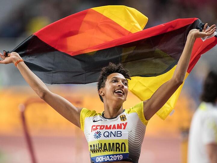 Malaika Mihambo gewann bei den Weltmeisterschaften in Doha Gold im Weitsprung.