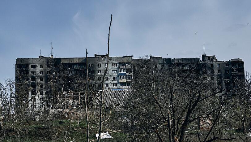 Ein zerstörtes Haus in Bachmut. Der britische Militärgeheimdienst geht davon aus, dass Russland in Zukunft mehr auf seine Luftlandetruppen setzen wird.