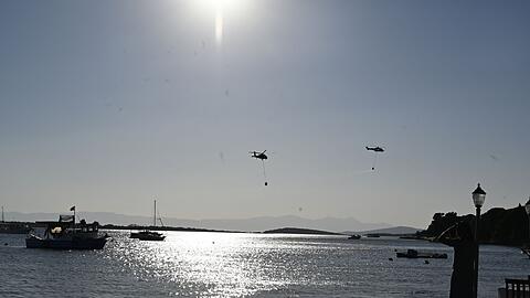 Löschhubschrauber im Einsatz.