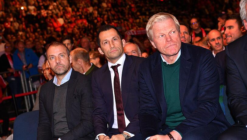 Oliver Kahn (r.) gehört seit Anfang Januar dem Vorstand an, Hasan Salihamidzic (M.) folgt im Sommer. Trainer Hansi Flick wird derweil wohl keinen weiteren Assistenten an seine Seite bekommen. Oliver Kahn (r.) gehört seit Anfang Januar dem Vorstand an, Hasan Salihamidzic (M.) folgt im Sommer. Trainer Hansi Flick wird derweil wohl keinen weiteren Assistenten an seine Seite bekommen.