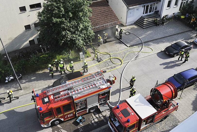 In Milbertshofen brannten zehn Autos in einer Tiefgrage. Es entstand ein enormer Sachschaden.
