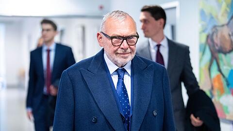 Der Ex-Kanzler war ein gut bezahlter Multifunktion&auml;r der Signa-Gruppe.