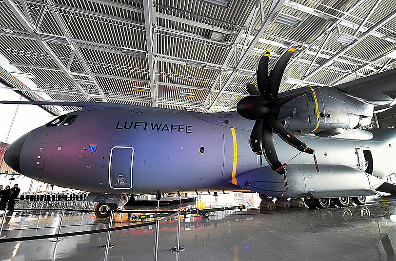 Die A400M zählt zu den Pannen-Projekten der Bundeswehr. Probleme bereiteten die Triebwerke und zuletzt Risse im Rumpf.