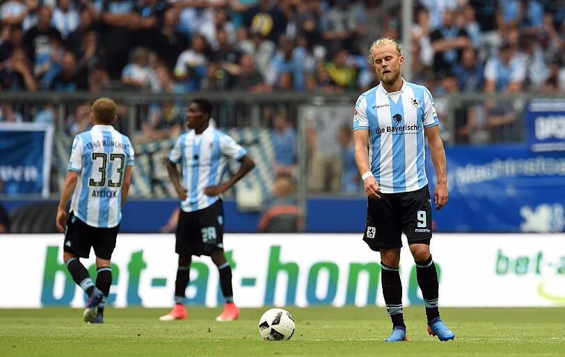 Spieler, Verantwortliche und Fans sind enttäuscht nach dem Abstieg in die dritte Liga.
