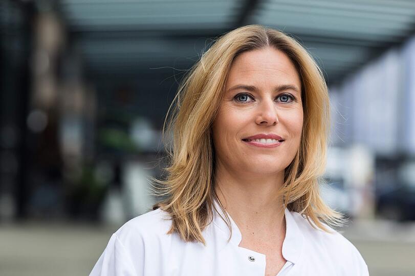 Schätzt den Coronavirus vorerst als nicht gefährlicher als eine echte Influenza ein: Lungenfachärztin Susanne Herold.
