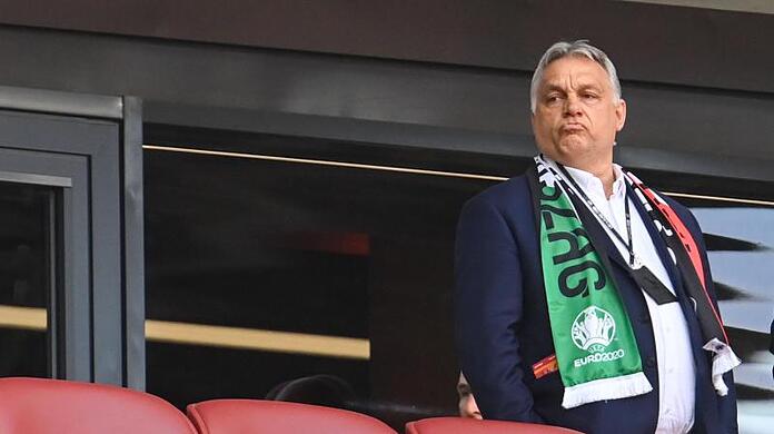 Wird nach dpa-Informationen in München auf der Tribüne fehlen: Ungarns Ministerpräsident Viktor Orban.