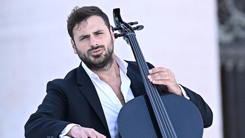 Star-Cellist Stjepan Hauser gibt am 28. Oktober 2023 ein Konzert in der Münchner Olympiahalle.