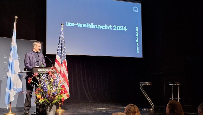 Markus Söder (CSU) spricht zur Eröffnung der Wahlnacht im Amerikahaus. Er wirbt für Zuversicht - auch bei einem Trump-Sieg.