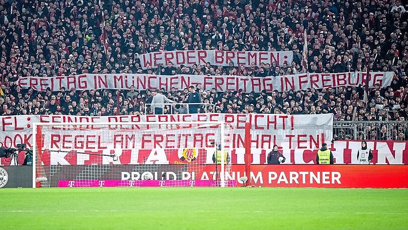 Lautstarker Protest beiden Fanlager gegen die Spielansetzung am Freitagabend mit der weiten Anreise für die Werderaner.