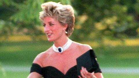 1994 zeigte Prinzessin Diana das heute ikonische "Rachekleid" erstmals &ouml;ffentlich. Kurz zuvor war die Aff&auml;re ihres Ehemanns Prinz Charles &ouml;ffentlich geworden.