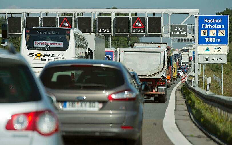 Immer wieder freitags und morgens... Die Autobahn A9 ist ein Dauergast in den bayerischen Verkehrsnachrichten.