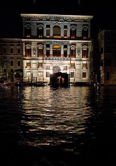 Traumhochzeit in Venedig: George Clooney und seine Amal sind jetzt verheiratet.