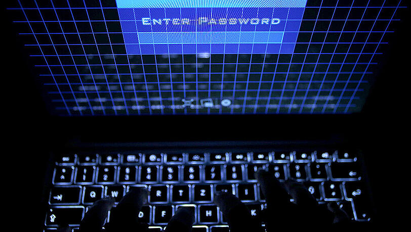 Stück für Stück sollen die Hacker das Netz im Bundestag über längere Zeit infiltriert haben. Stück für Stück sollen die Hacker das Netz im Bundestag über längere Zeit infiltriert haben.
