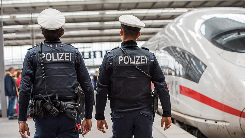Ein Bundespolizist hat sich an einer Spritzennadel verletzt. (Symbolbild) Ein Bundespolizist hat sich an einer Spritzennadel verletzt. (Symbolbild)