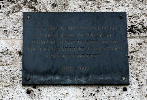 ... das an die US Army erinnert, die das Nazi-Gelände 1945 besetzte.