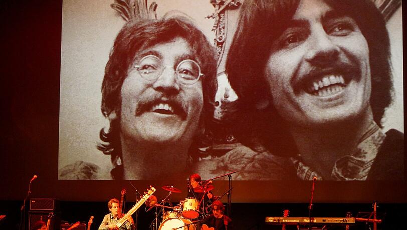 Im Gasteig zeigt Filmemacher Klaus Bichlmeier das Beatles-Musical mit Kurzfilmen. So war die Premiere. Im Gasteig zeigt Filmemacher Klaus Bichlmeier das Beatles-Musical mit Kurzfilmen. So war die Premiere.