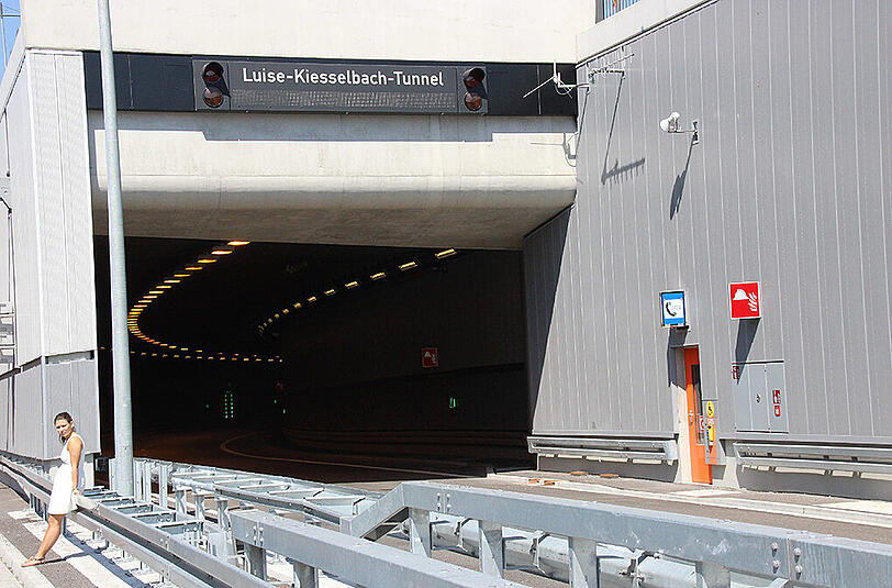Der Eingang des neuen Tunnels am Luise-Kiesselbach-Platz. Am 23. Juli findet hier, noch vor der eigentlichen Eröffnung, ein Tunnellauf über 6 Kilometer statt.