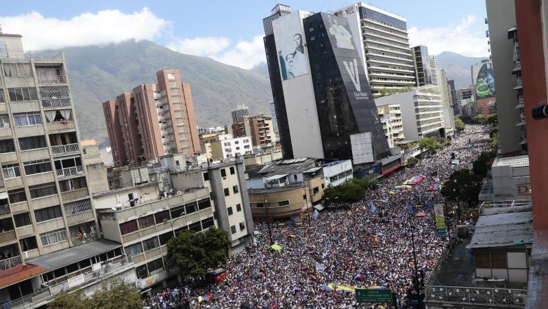 Massendemonstration in der venezolanischen Hauptstadt Caracas gegen die Regierung von Präsident Maduro. Massendemonstration in der venezolanischen Hauptstadt Caracas gegen die Regierung von Präsident Maduro.
