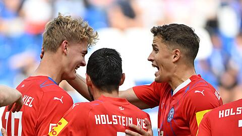 Holstein Kiel feierte einen Auswärtssieg beim KSC.