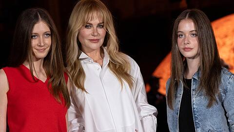 Nicole Kidman mit ihren Töchtern Sunday Rose (l.) und Faith Margaret (r.) auf der Paris Fashion Week.