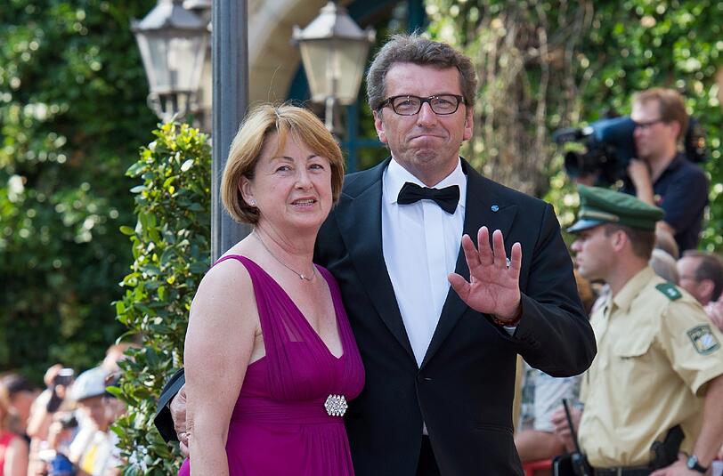 Kündigung nach 23 Jahren: CSU-Fraktionschef Georg Schmid und seine Frau Gertrud. Er zahlte ihr bis zu 5500 Euro pro Monat. Künftig rechnet er sie nicht mehr als seine Abgeordneten-Mitarbeiterin ab.