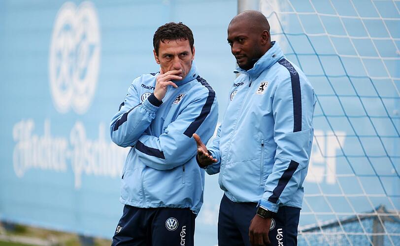 Auch der bisherige Co-Trainer Collin Benjamin, rechte Hand des geschassten Trainers Torsten Fröhling, durfte nach wie vor das Training der Löwen begleiten - und tauschte sich auf dem Platz angeregt mit Kmetsch aus.