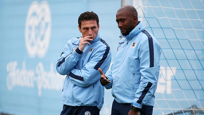 Auch der bisherige Co-Trainer Collin Benjamin, rechte Hand des geschassten Trainers Torsten Fröhling, durfte nach wie vor das Training der Löwen begleiten - und tauschte sich auf dem Platz angeregt mit Kmetsch aus. Auch der bisherige Co-Trainer Collin Benjamin, rechte Hand des geschassten Trainers Torsten Fröhling, durfte nach wie vor das Training der Löwen begleiten - und tauschte sich auf dem Platz angeregt mit Kmetsch aus.