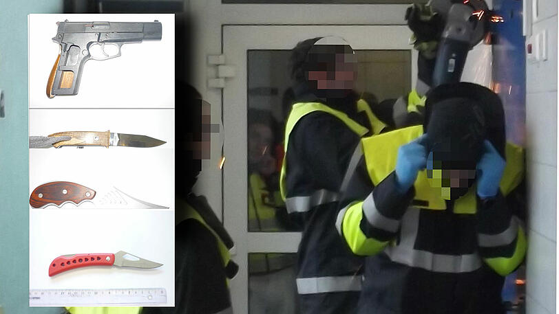 Die Feuerwehr musste die zerstörte Zellentür gewaltsam öffnen.