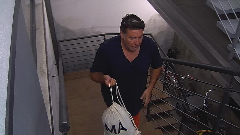 Michael ist derweil nicht mehr dabei. Er musste bekanntlich am achten Tag das Promi-Haus verlassen.
