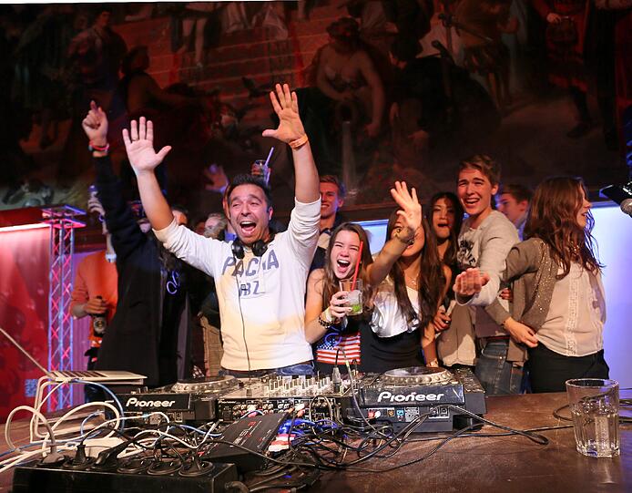 OB Christian Ude lud bereits zum achten Mal alle 18-jährigen Münchner zum Rathaus-Clubbing ein. Die Bilder!