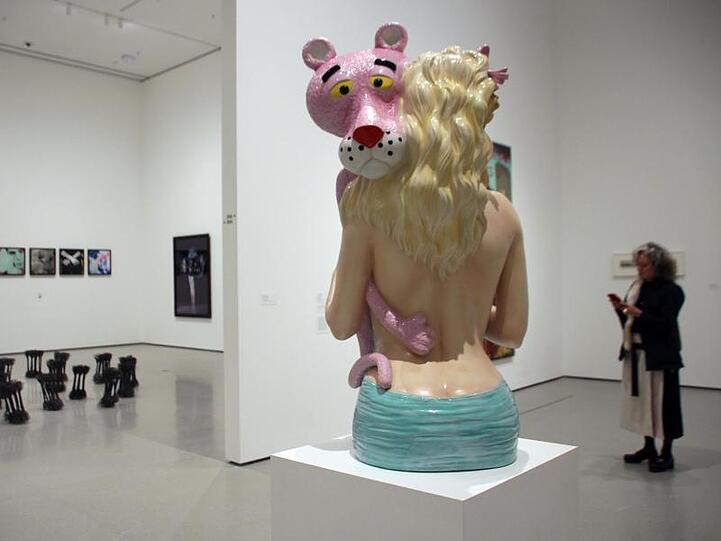 Im MoMA werden deutlich mehr Skulpturen gezeigt. Dazu gehört auch "Pink Panther" von Jeff Koons.