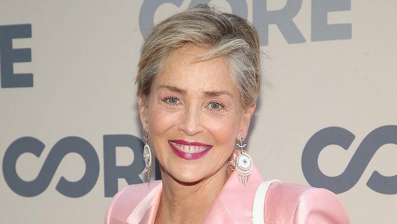 Sharon Stone hat nichts zu verstecken, wie ein aktuelles Bikini-Selfie beweist.