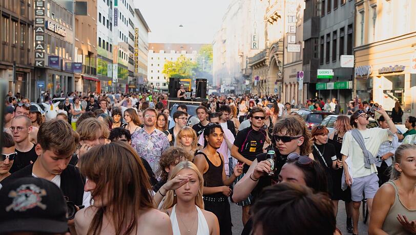 'Krachparade' in München: 'Langweiler raus aus den lebendigen Vierteln'