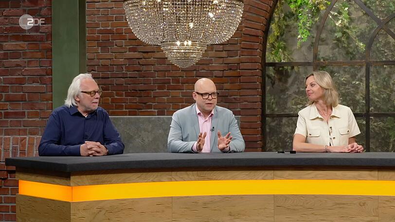"Ich wei&szlig; nicht, wie die gehandelt werden", r&auml;umte Benjamin Leo Leo ein, w&auml;hrend Anaisio Guedes sein Gebot vorsichtig auf 505 Euro erh&ouml;hte. Erst als der Verk&auml;ufer den Sch&auml;tzpreis aus der Expertise verriet, &auml;nderte sich die Dynamik. "Okay, ich korrigiere mein Gebot - das war ein bisschen frech", gab Guedes schmunzelnd zu und bot direkt 1.000 Euro.