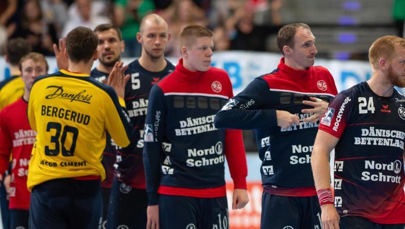 Die Spieler von Flensburg sind nach dem Spiel in Aalborg enttäuscht. Die Spieler von Flensburg sind nach dem Spiel in Aalborg enttäuscht.