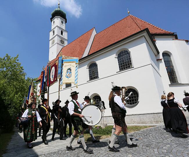 Filser-Fahnenweihe in der Heilig-Kreuz-Kirche in Forstenried. Die Bilder.