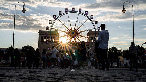 Eins der Highlights beim Sommer in der Stadt: Das Riesenrad am Königsplatz.