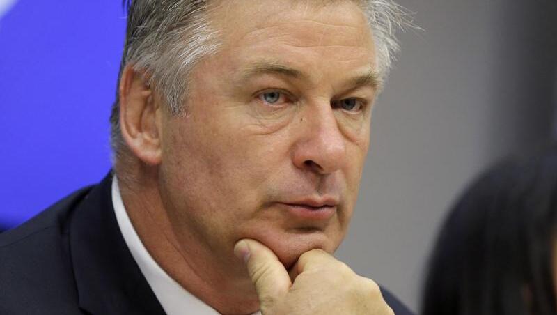Alec Baldwin darf sich zu den Ermittlungen momentan nicht äußern.