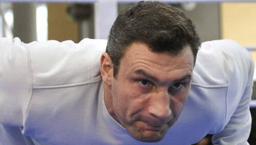 Doktor Eisenfaust: Box-Weltmeister Vitali Klitschko. Doktor Eisenfaust: Box-Weltmeister Vitali Klitschko.