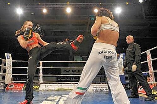 Christine Theiss - die schöne Ärztin im Kickbox-Ring