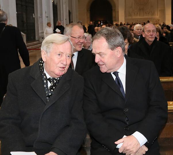 Kultusminister auf der Kirchenbank: Hans Zehetmair (l,) und Nachfolger Wolfgang Heubisch (FDP).