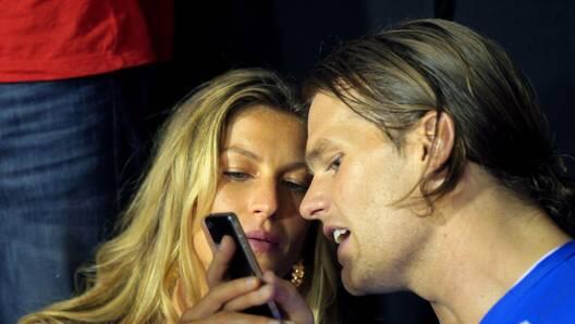 Wie viel Geld haben wir auf der Bank? Tom Brady und Gisele Bündchen landen auf Platz zwei der Forbes-Liste. Wie viel Geld haben wir auf der Bank? Tom Brady und Gisele Bündchen landen auf Platz zwei der Forbes-Liste.