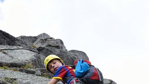 Besonders für Kids gilt: Nur mit Sicherheitsausrüstung in den Klettersteig. Besonders für Kids gilt: Nur mit Sicherheitsausrüstung in den Klettersteig.