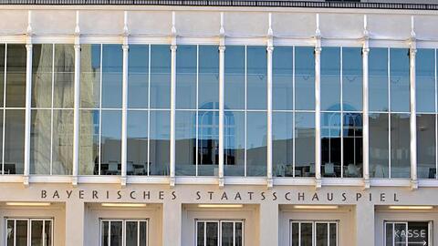 Eingang zum Bayerischen Staatsschauspiel in München. Foto: picture alliance / dpa/Archivbild