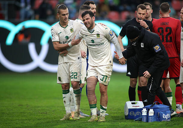 Musste verletzt runter: Sechzig-Kicker Kevin Volland. Musste verletzt runter: Sechzig-Kicker Kevin Volland.