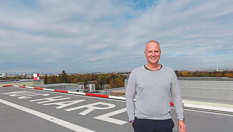 Dr. Tim Flasbeck hat früher auch in Cottbus gearbeitet. Jetzt soll er die Notaufnahmen in München neu strukturieren. Dr. Tim Flasbeck hat früher auch in Cottbus gearbeitet. Jetzt soll er die Notaufnahmen in München neu strukturieren.